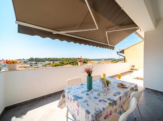 Laganini Apartman Rab Rab Town Kültér fotó